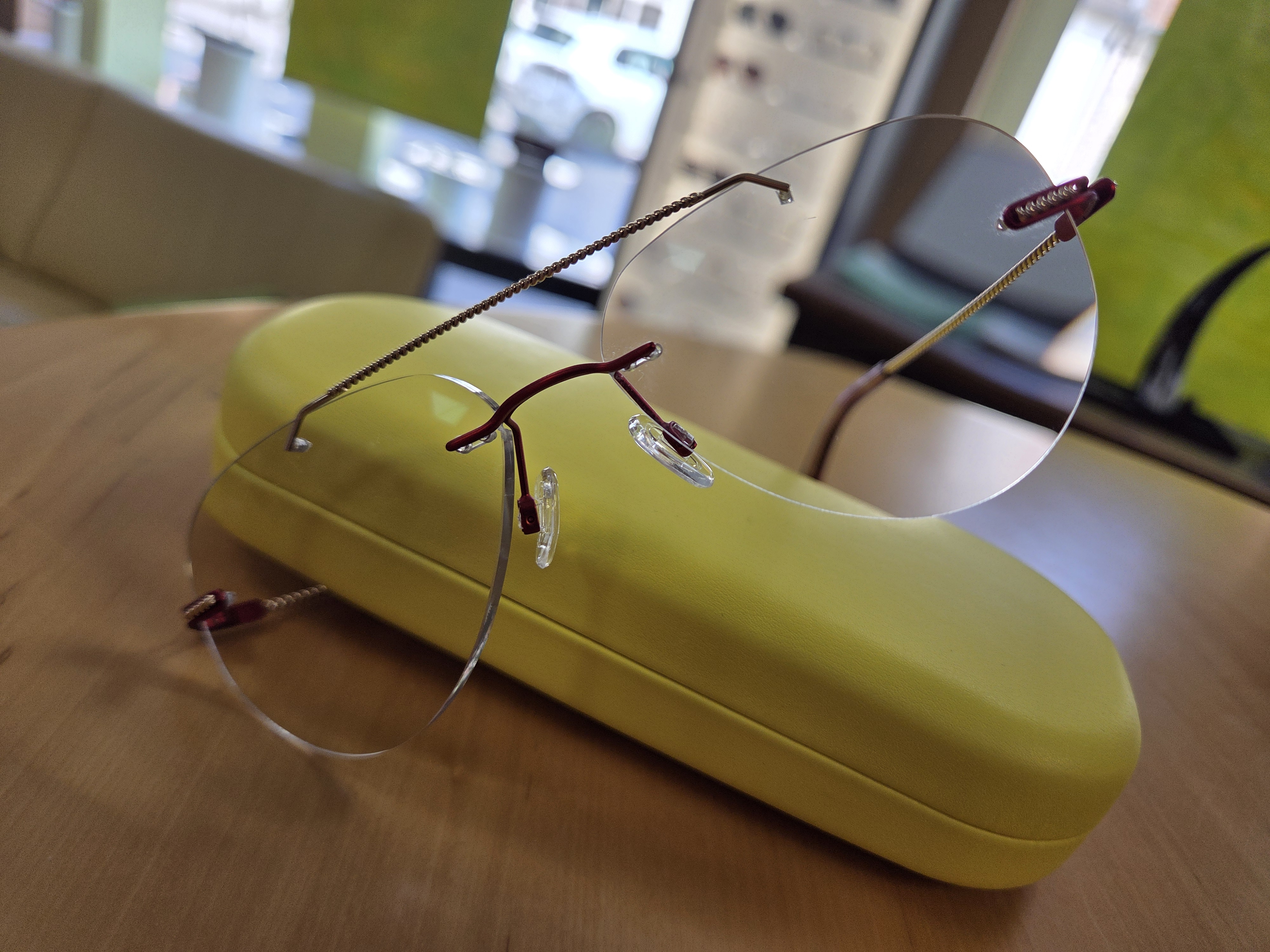 Mollerus randlose Brille in Rotgold – Sonderfertigung bei Optik Johann